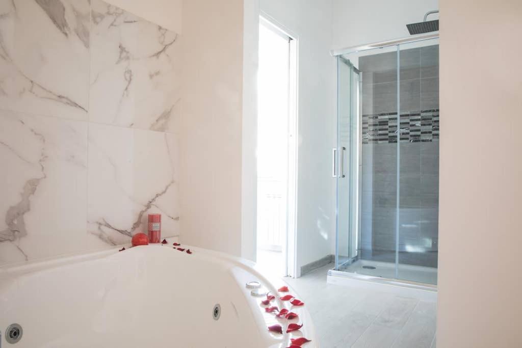 Pink Intimate Jacuzzi Suite Trastevere - Top Collection 로마 외부 사진